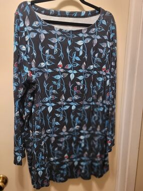 Women’s Long-Sleeve Floral Vine Tunic — Blue Pattern